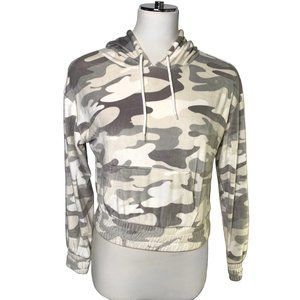 Weekend Edition Camo Cropped Hoodie in Medium